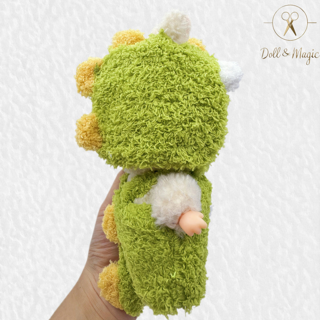 （No Doll)Cute Clothes Set for 17cm Doll – Chic Style Doll Outfit with Hat and Overalls – Kawaii Doll Clothes Accessories for Collectors & Fans